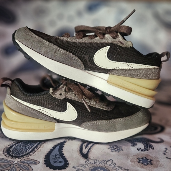 NIKE - Picture 9 of 12